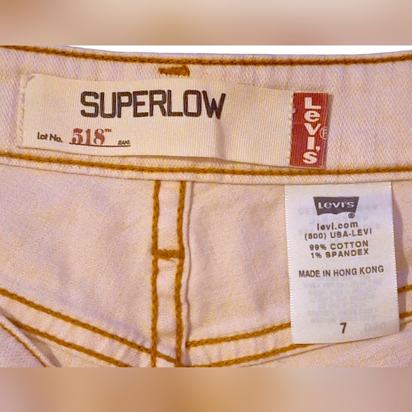 Levi's 518 Superlow shorts. SIZE 7 - Picture 2 of 7